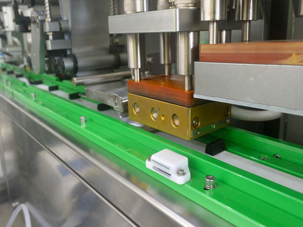 冠鸿智能灌装机/贴标机在赛普生物实现自动化生产和降低成本